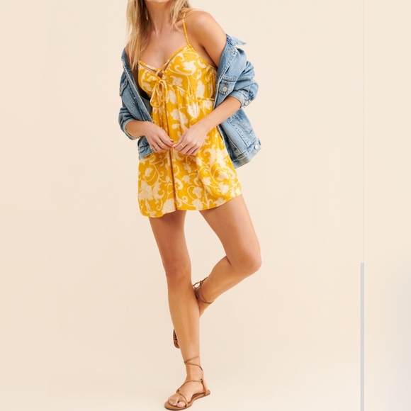 By Anthropologie Sensual Strappy Romper, Yellow Motif, Size Medium - Picture 10 of 17